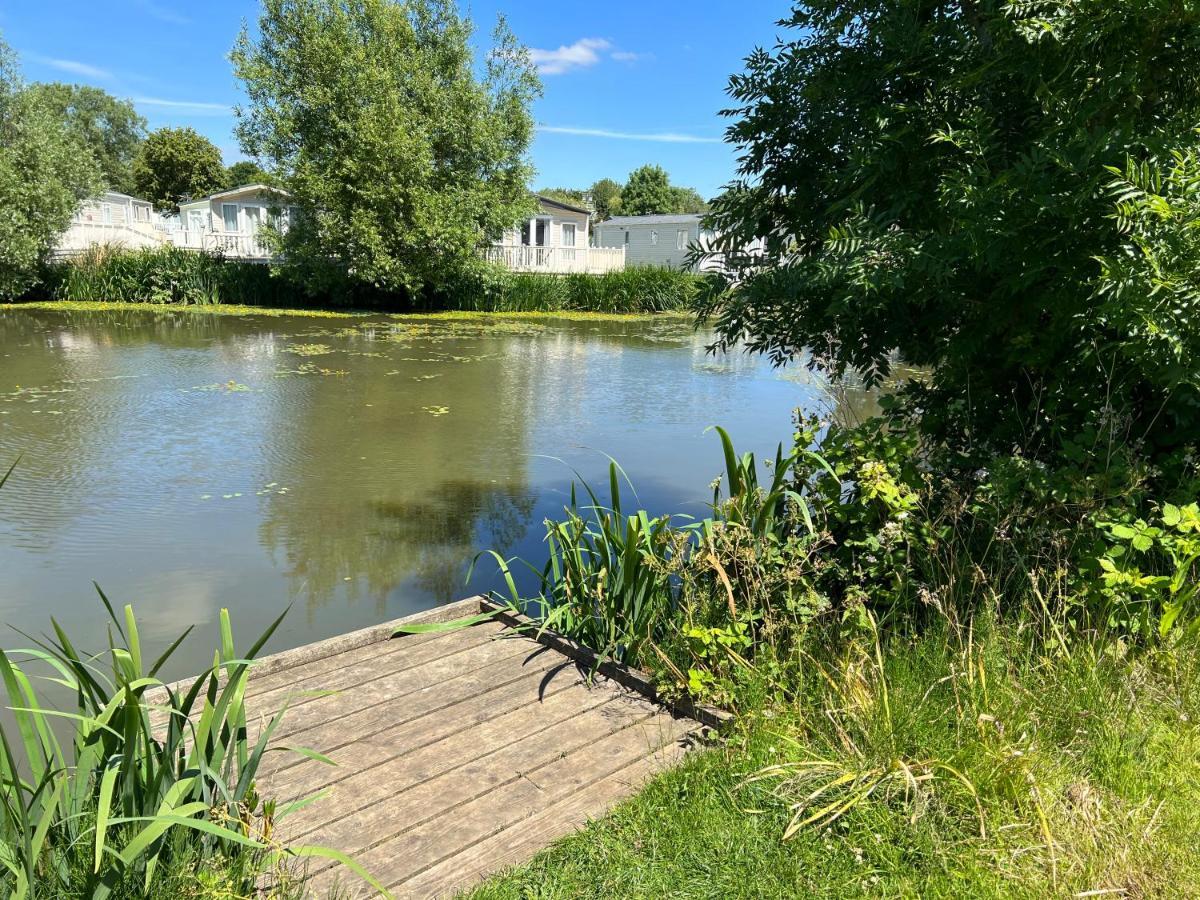 Dragonfly Lodge South Cerney Exteriör bild
