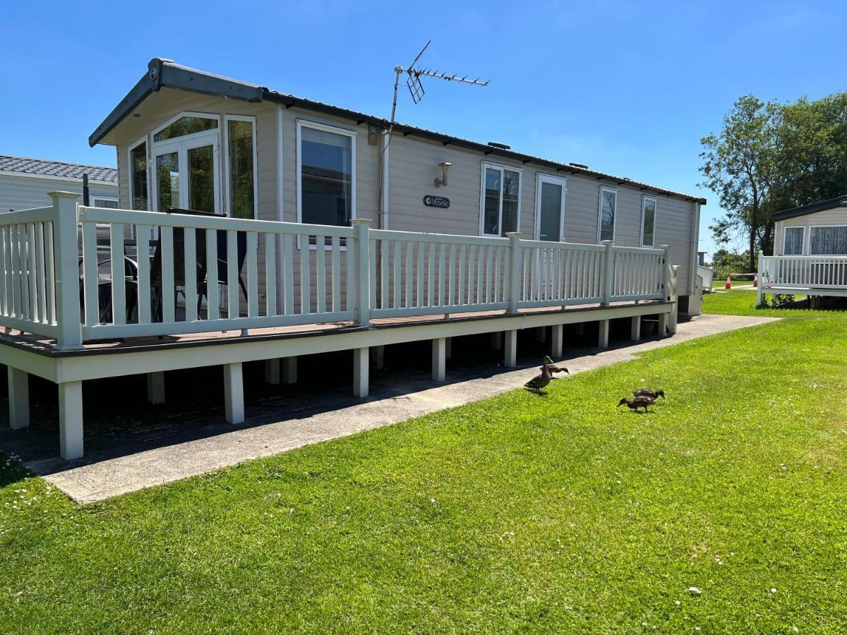 Dragonfly Lodge South Cerney Exteriör bild