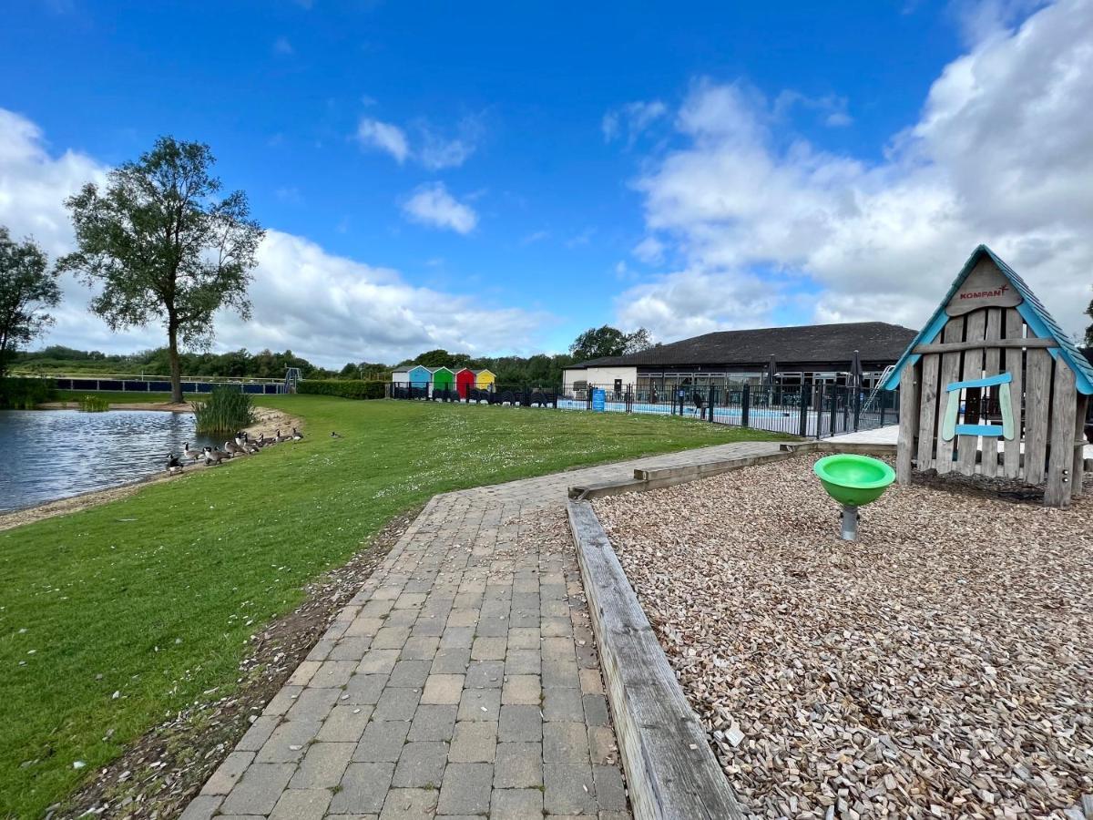 Dragonfly Lodge South Cerney Exteriör bild