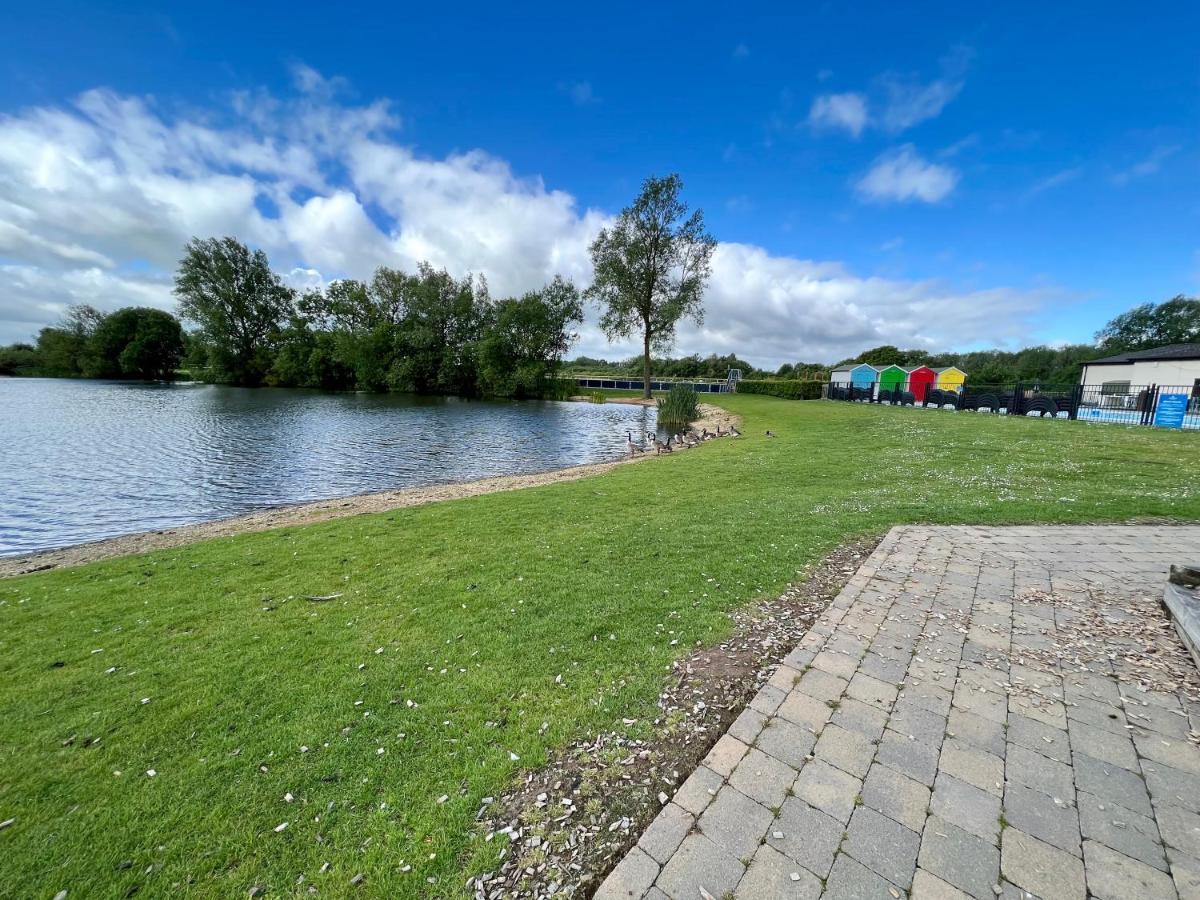 Dragonfly Lodge South Cerney Exteriör bild