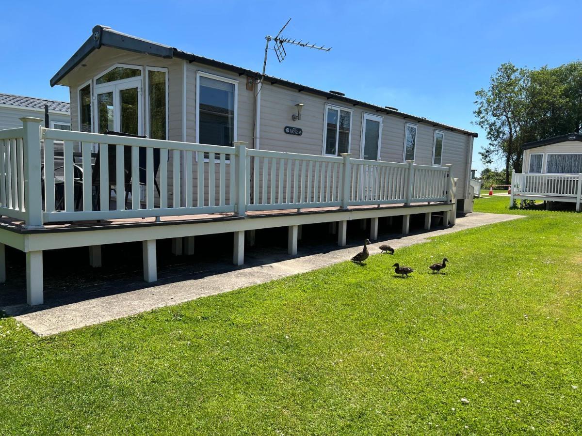 Dragonfly Lodge South Cerney Exteriör bild